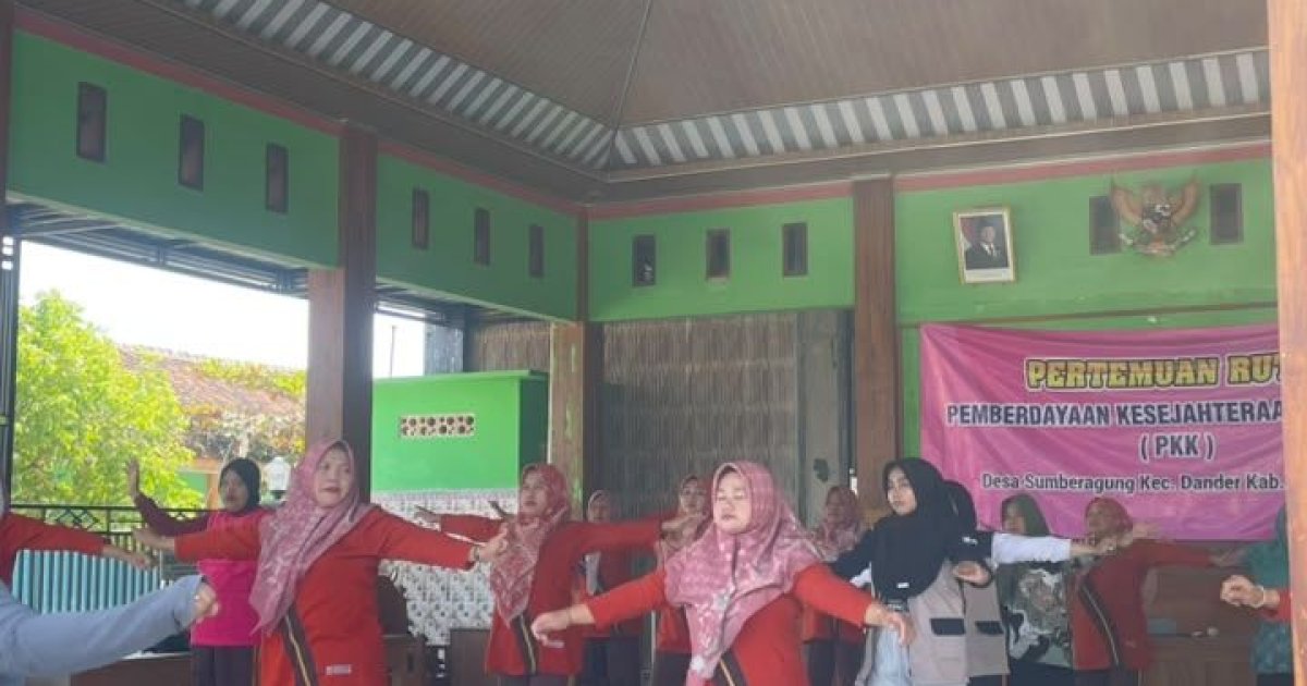 KEGIATAN SENAM AEROBIC BERSAMA IBU-IBU PKK DESA SUMBERAGUNG TAHUN 2026 STIKES MUHAMMADIYAH BOJONEGORO