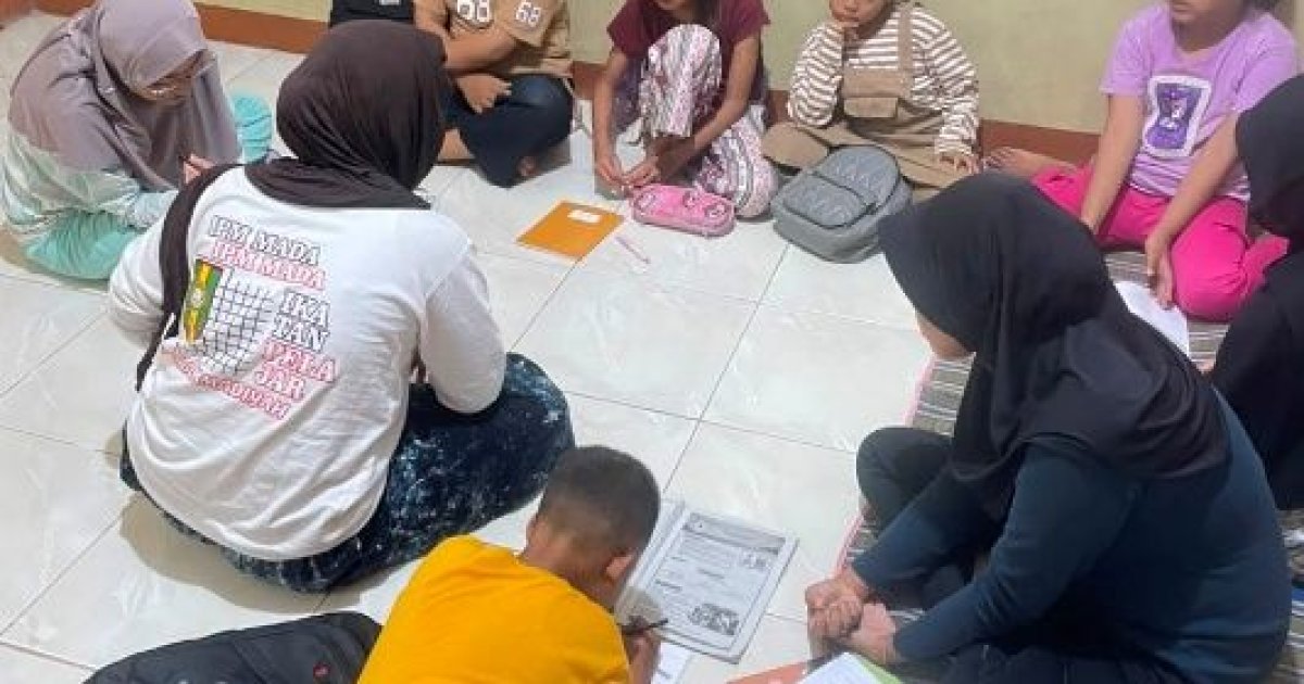 BELAJAR TANPA BATAS, BERKARYA TANPA HENTI  KEGIATAN RUMAH BELAJAR (LES MALAM)  KKN STIKES MUHAMMADIYAH BOJONEGORO TAHUN 2026