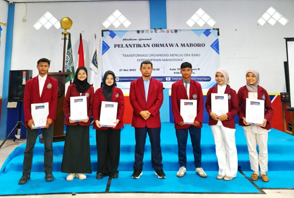 Penyerahan Beasiswa IPS Terbaik Tahun Akademik 2024/2025 Ganjil dan Pemberian Reward kepada Mahasiswa Berprestasi Tahun 2024 STIKes Muhammadiyah Bojonegoro